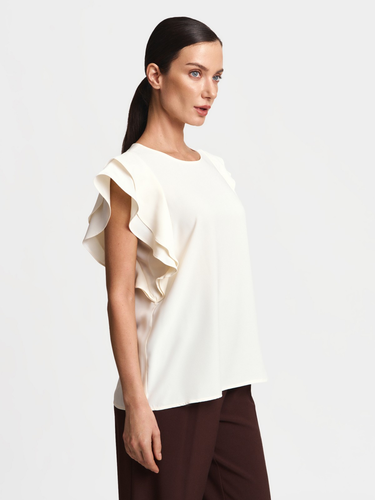 Топ-блузка с воланами на рукавах