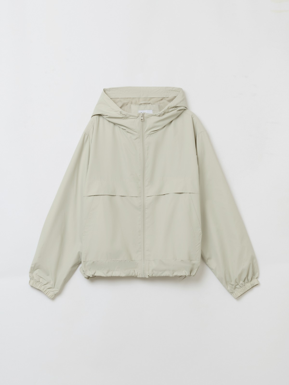 Куртка-ветровка с капюшоном без утеплителя
