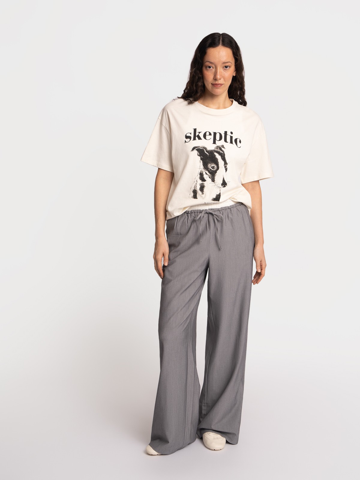 Прямые брюки на резинке с акцентным поясом