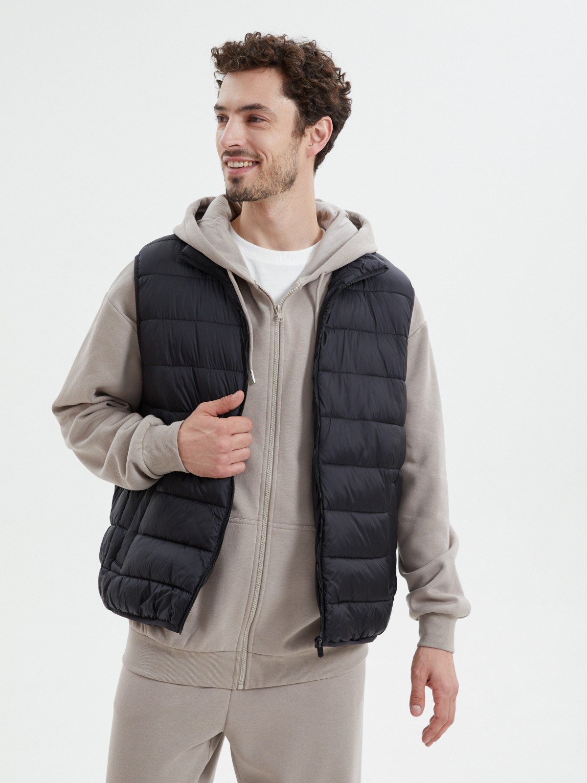 Утеплённый стёганый жилет на молнии