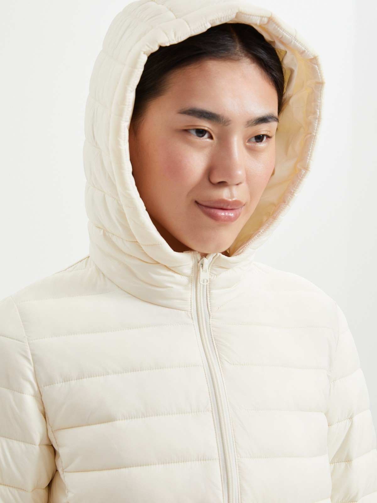 Тёплая стёганая куртка с капюшоном