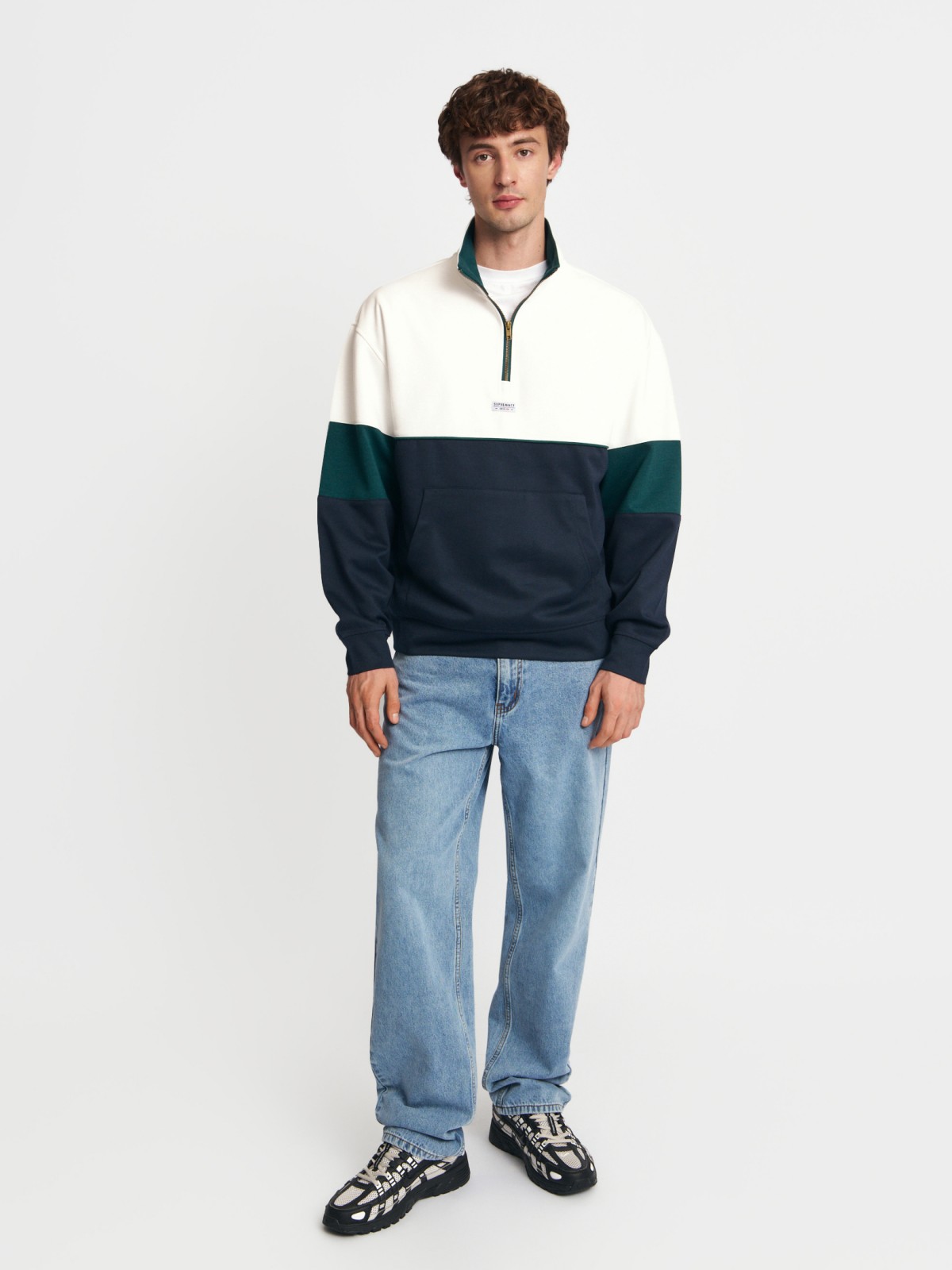 Трикотажный свитшот с воротником-стойкой на молнии