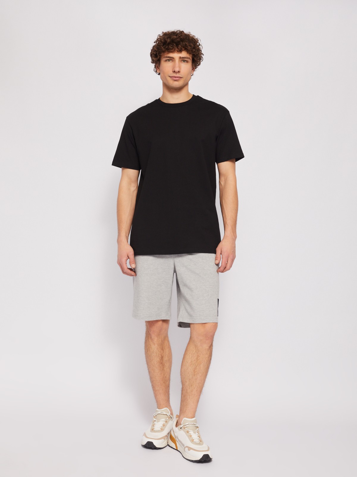 Трикотажные шорты на резинке