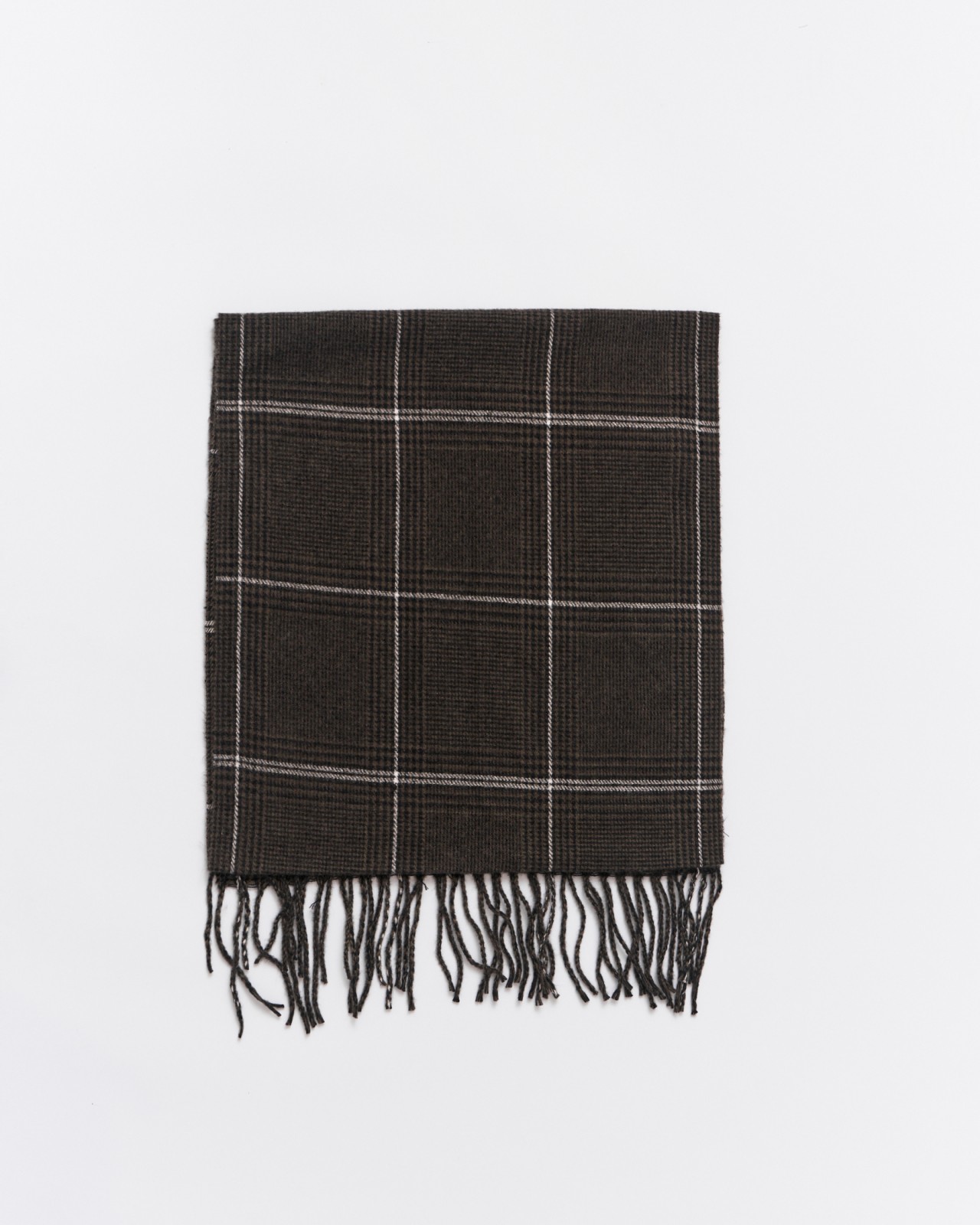 Тканевый шарф в клетку с длинной бахромой