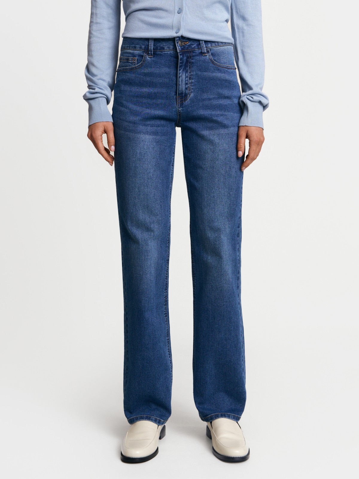 Джинсы прямого силуэта со средней посадкой