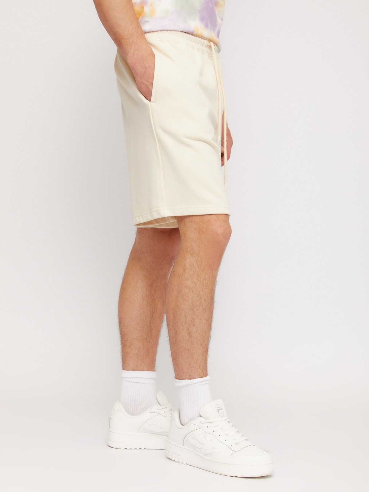 Трикотажные шорты на резинке