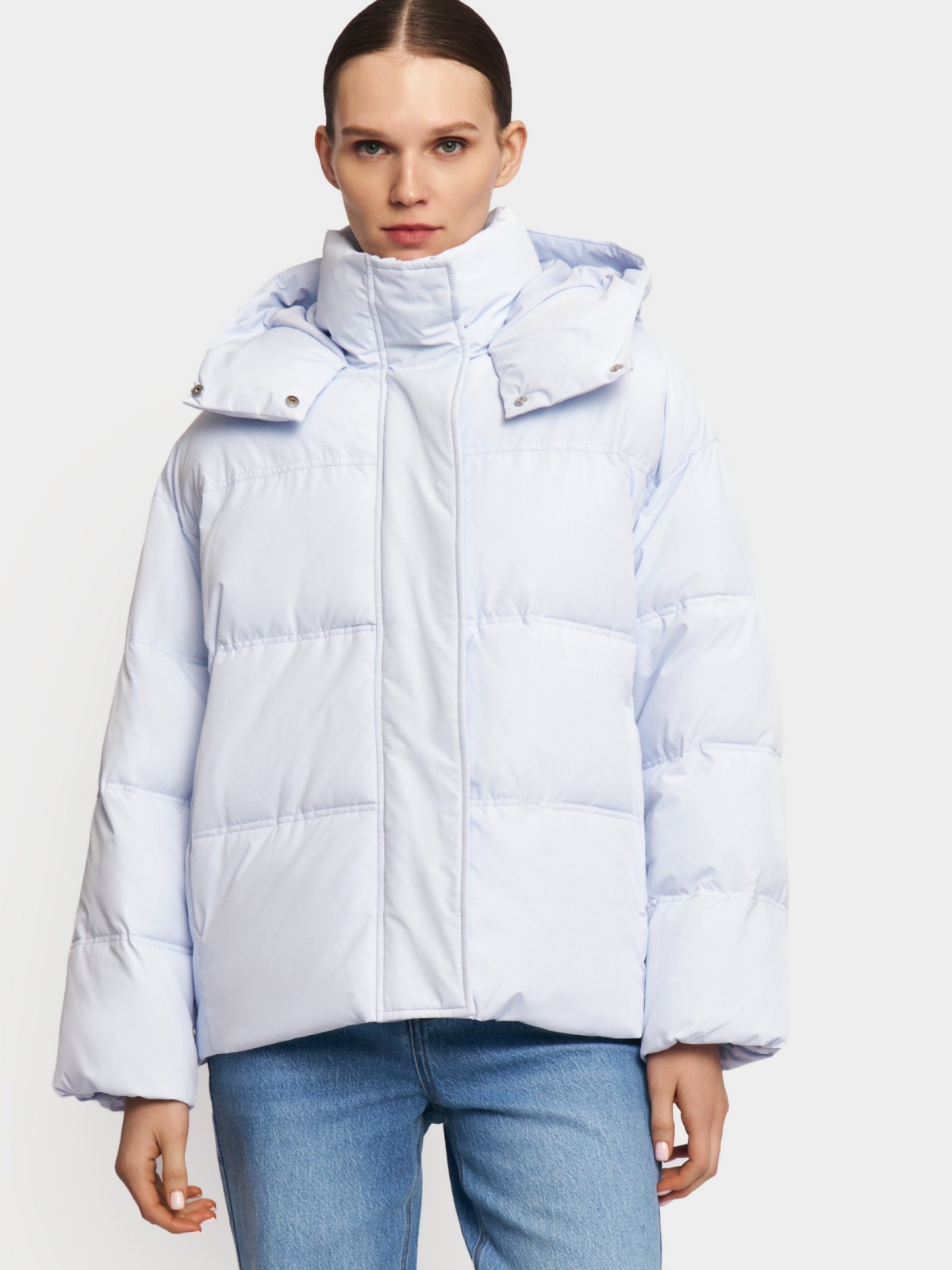 Тёплая укороченная куртка оверсайз с капюшоном