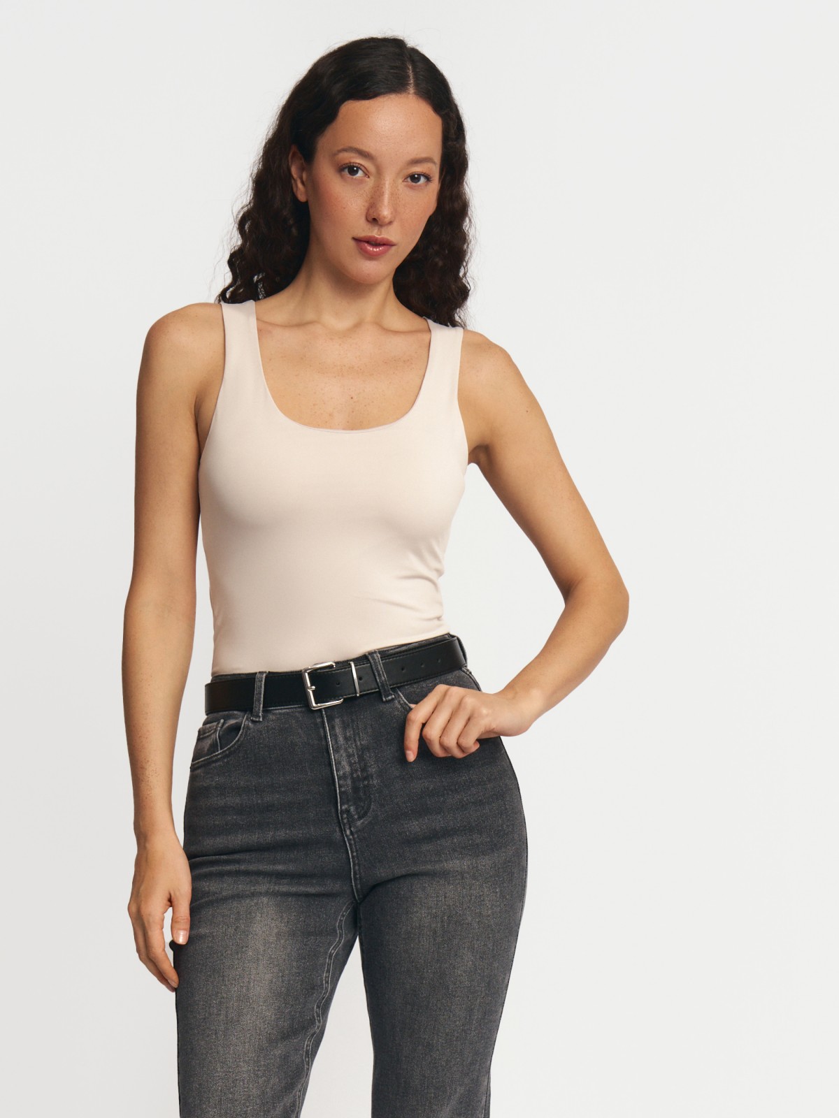 Бесшовный топ-майка без рукавов