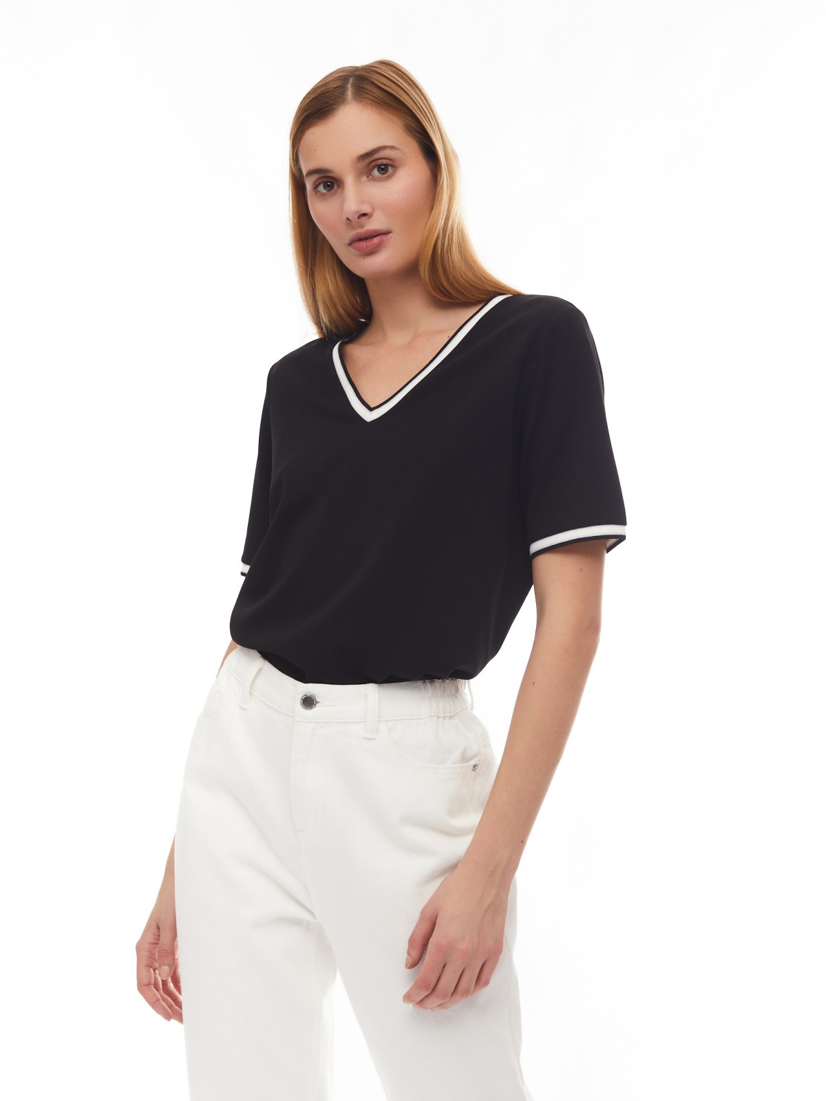 Блузка-футболка с V-образным вырезом zolla 02413322L033, цвет черный, размер S