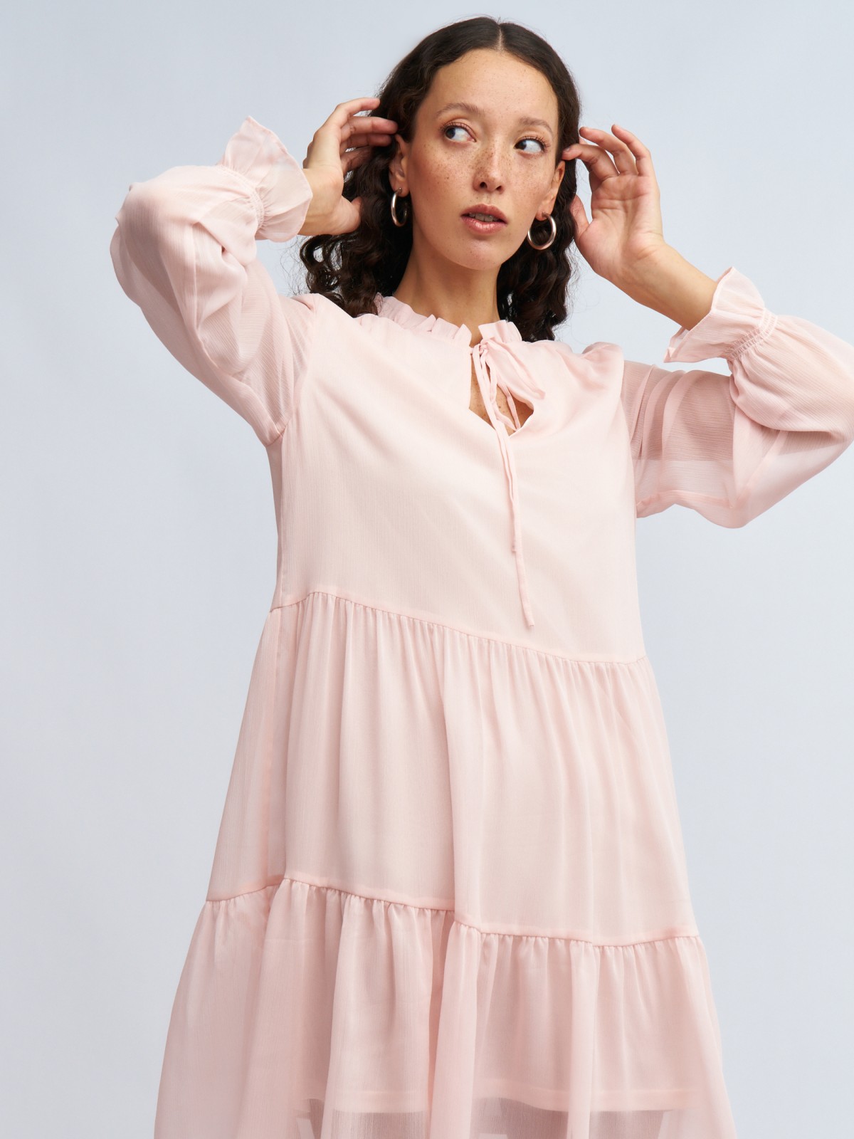 Шифоновое платье мини с ярусным подолом