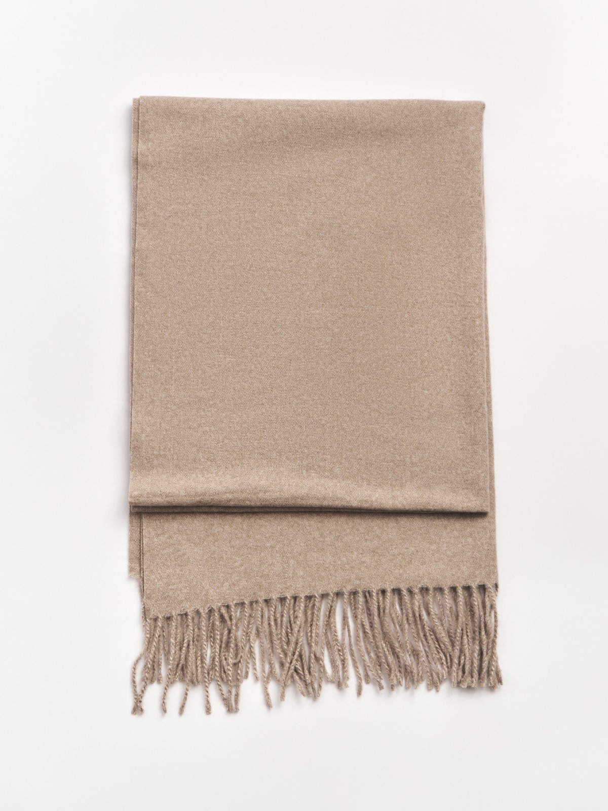Тканевый шарф с длинной бахромой