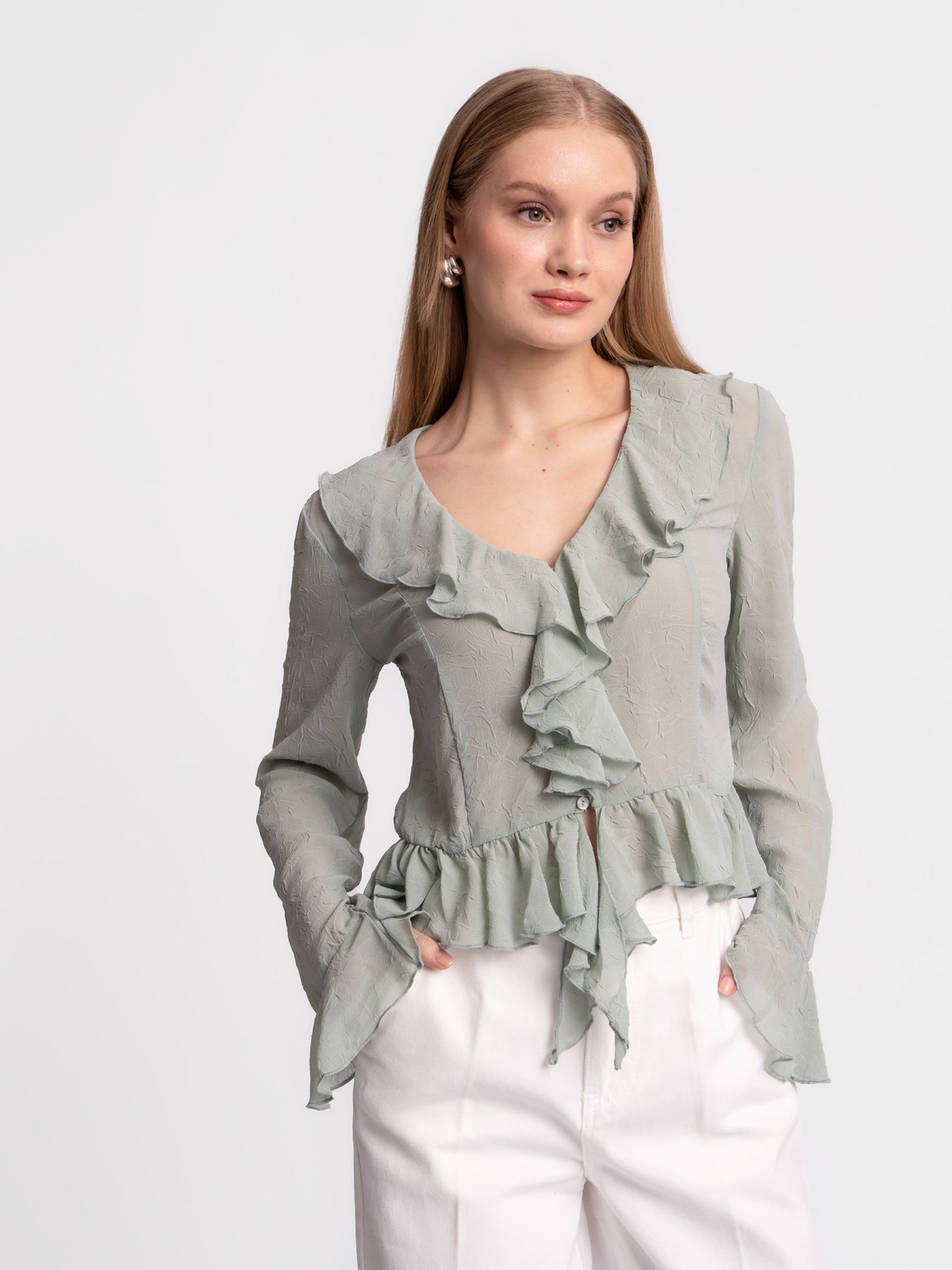 Шифоновая блузка-рубашка с воланами