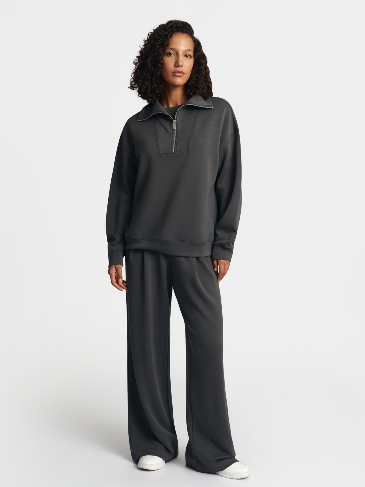 Свитшот с воротником-стойкой на молнии