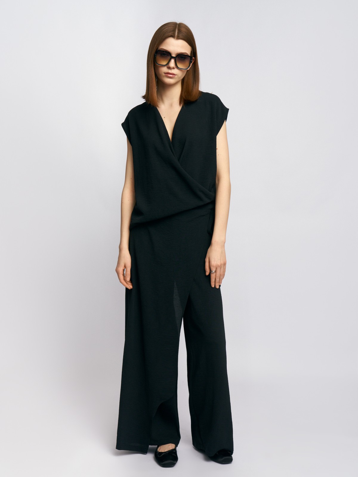 Брюки прямого силуэта с запахом 1799₽