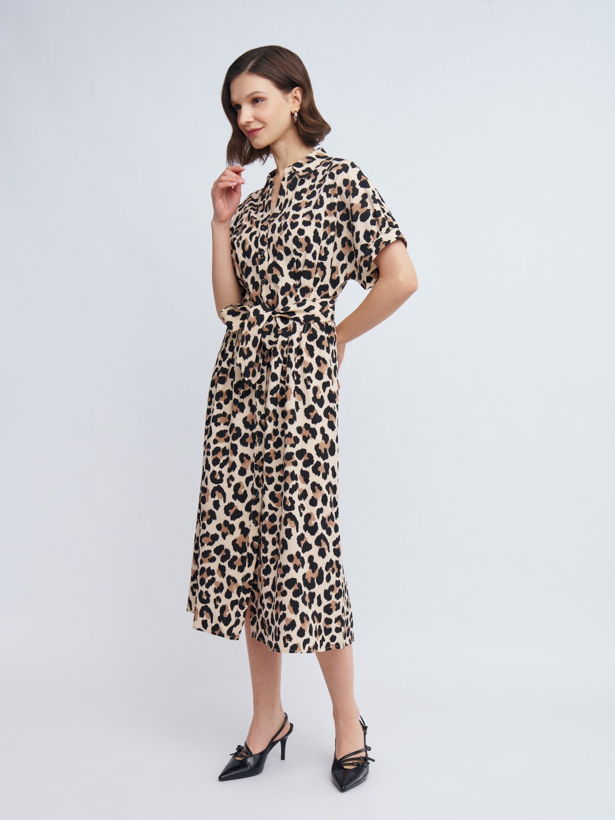 Платье-рубашка с акцентными короткими рукавами