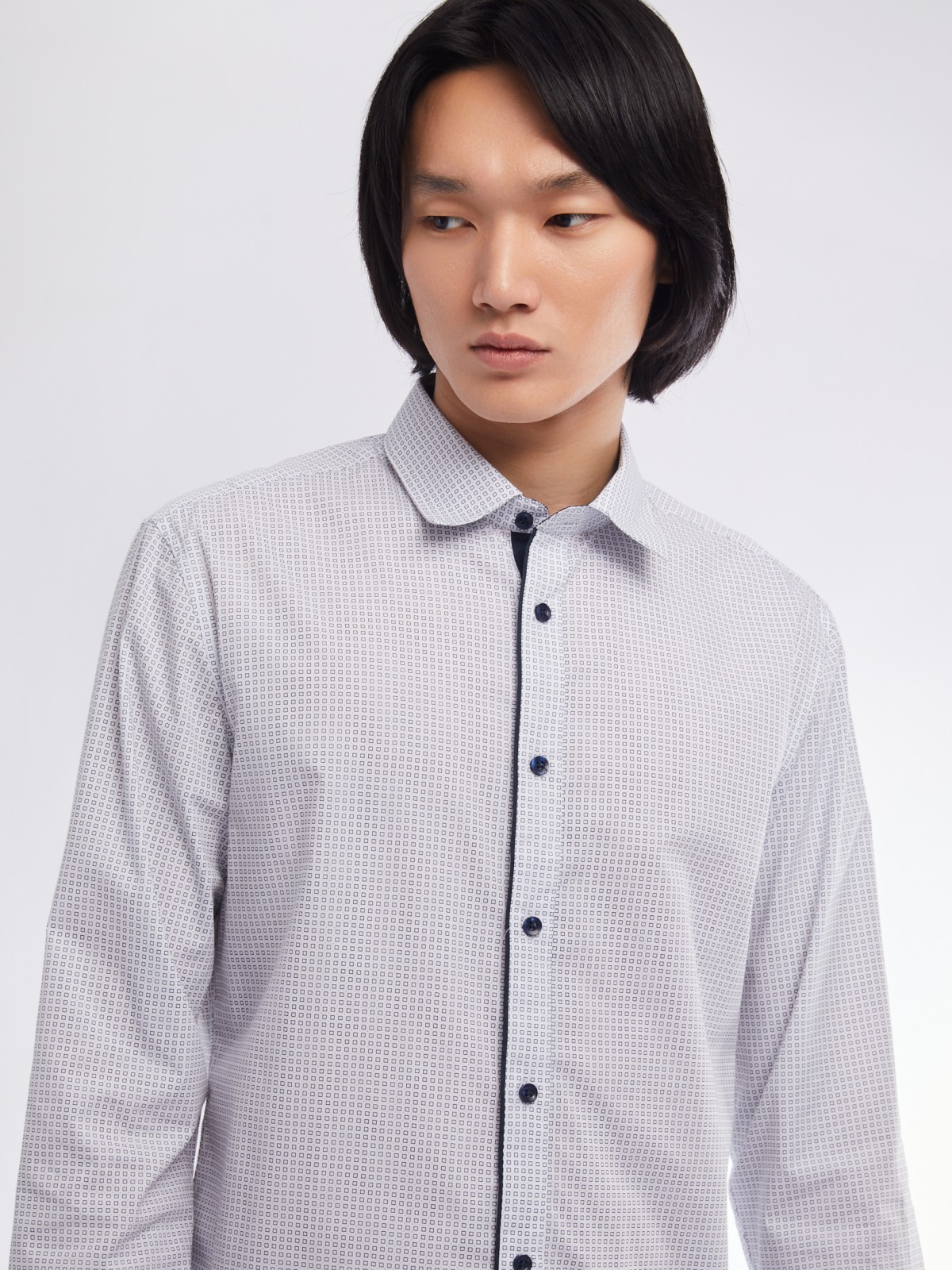 Офисная полуприталенная рубашка с мелким принтом zolla 01411217Y033, цвет белый, размер M - фото 4