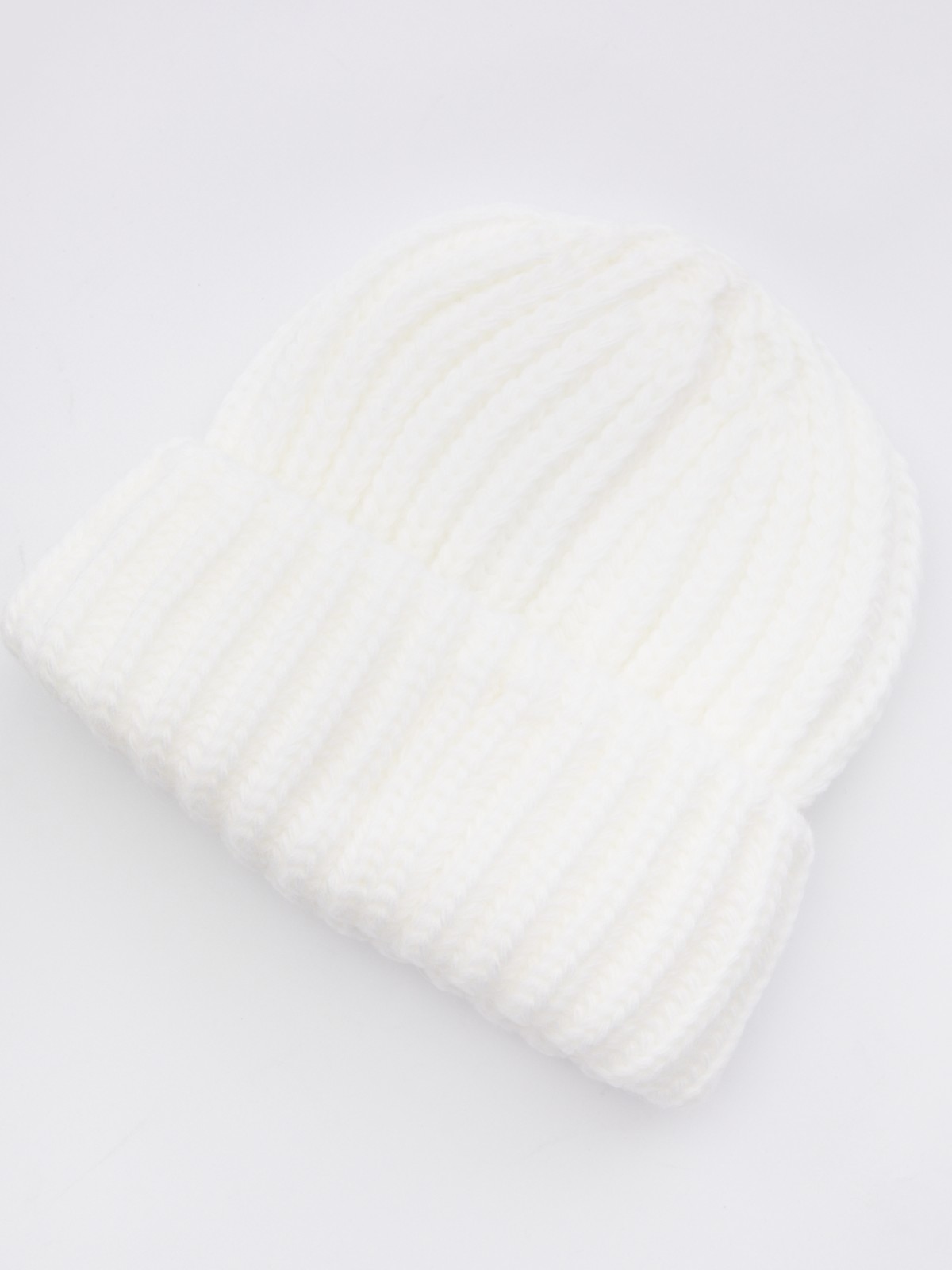 Тёплая вязаная шапка-бини из шерсти с отворотом