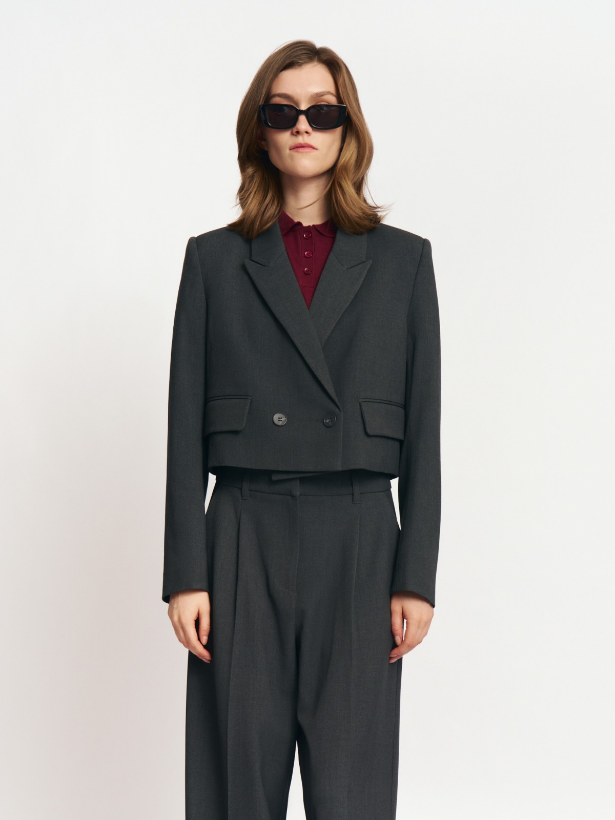 Двубортный жакет укороченного силуэта