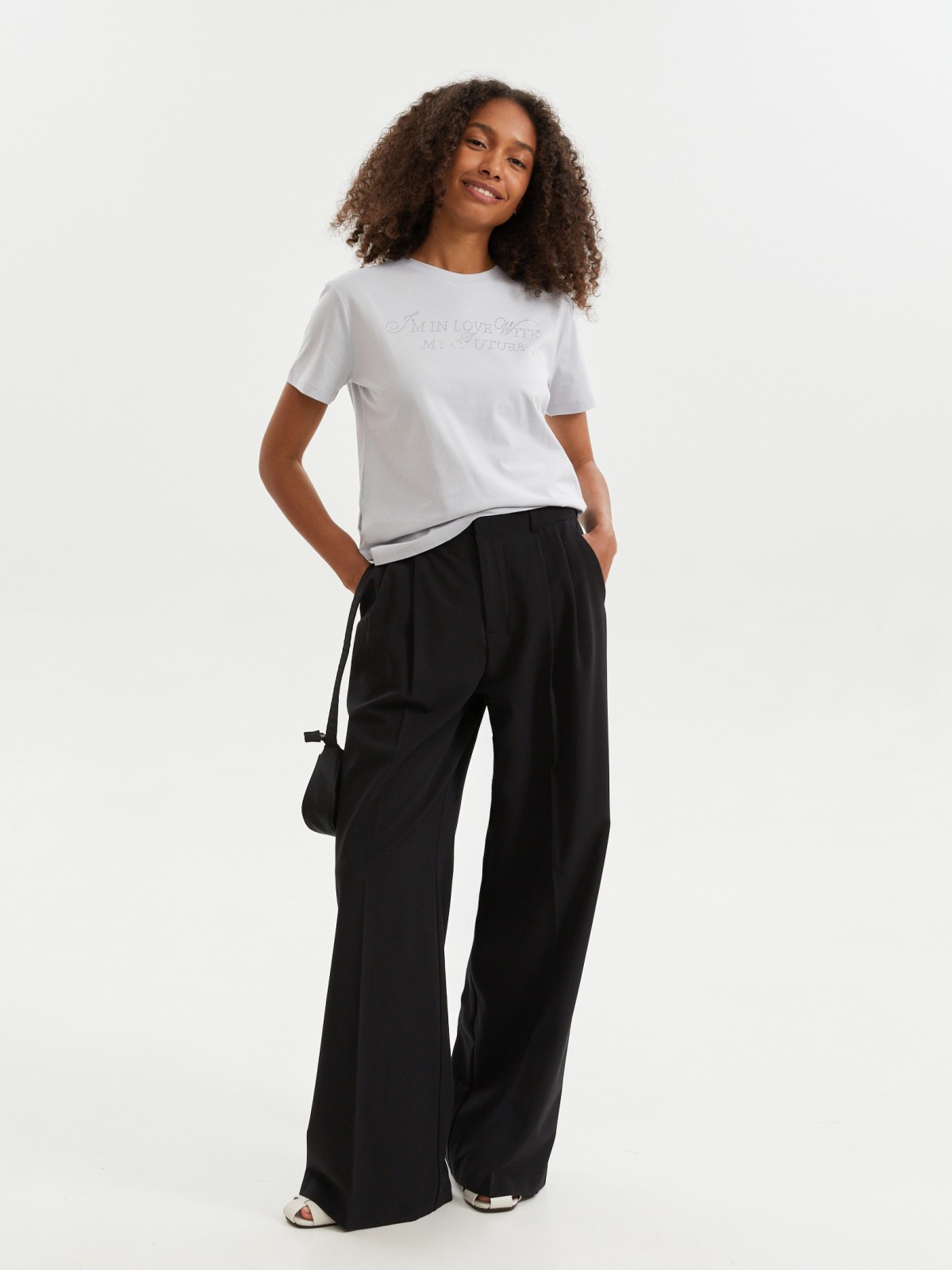 Футболка из хлопка со стразами