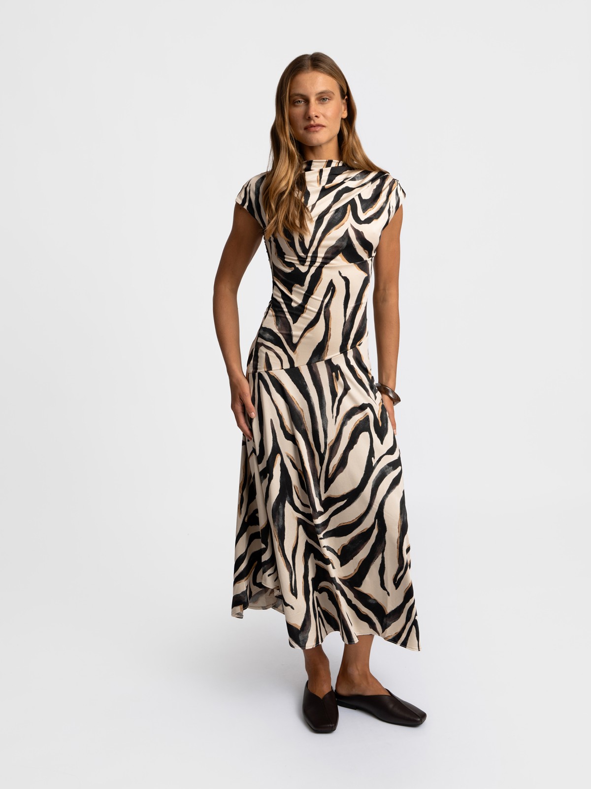 Асимметричное платье миди с принтом