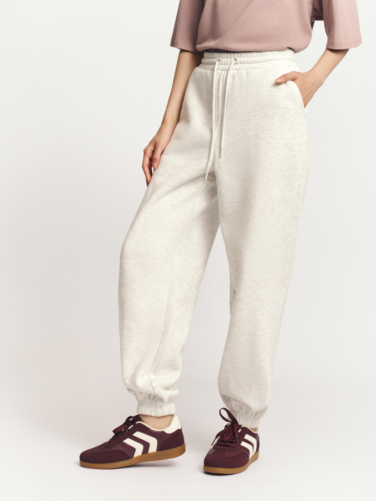 Утеплённые брюки-джоггеры на резинке