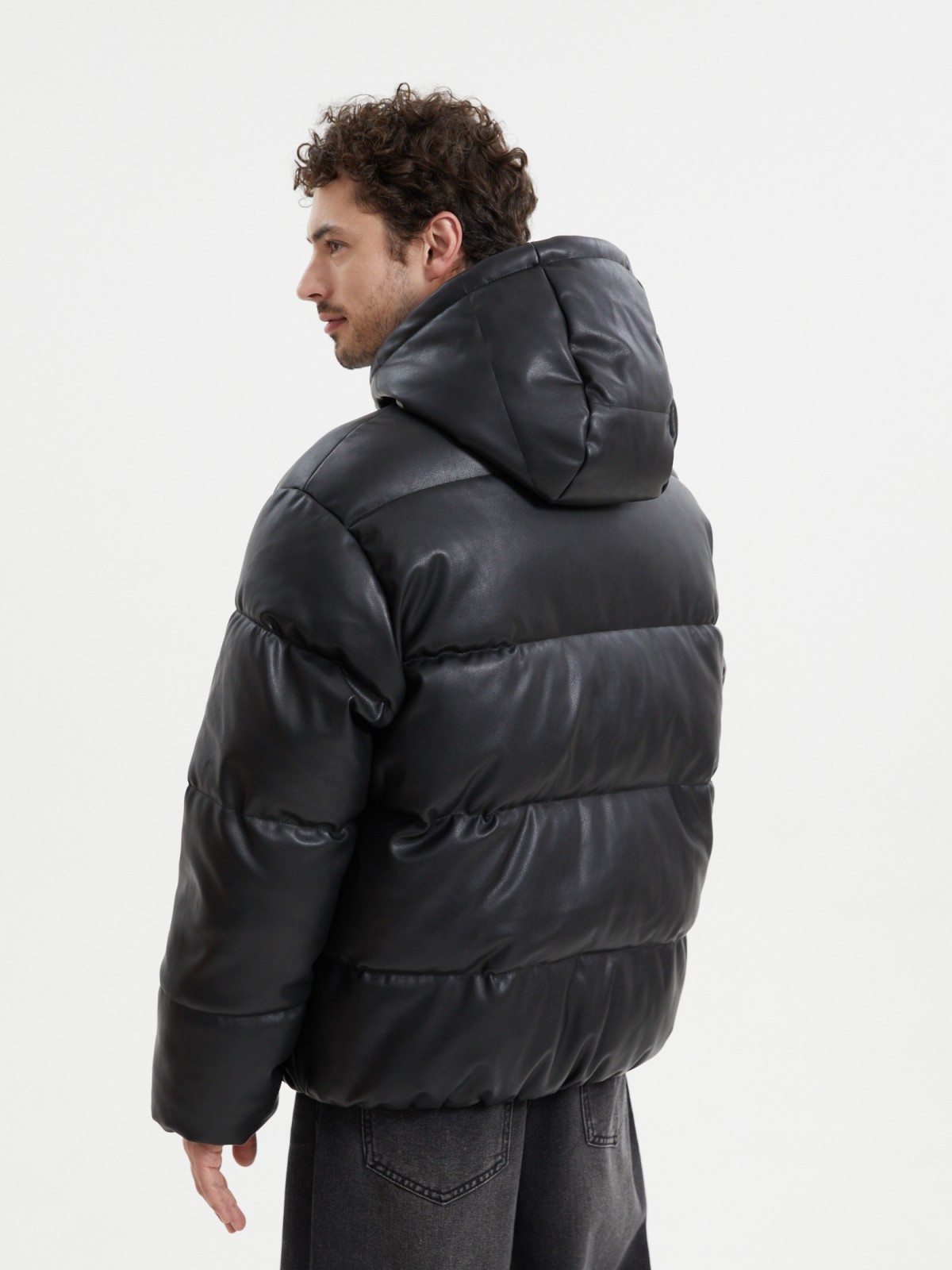 Тёплая куртка из экокожи с капюшоном