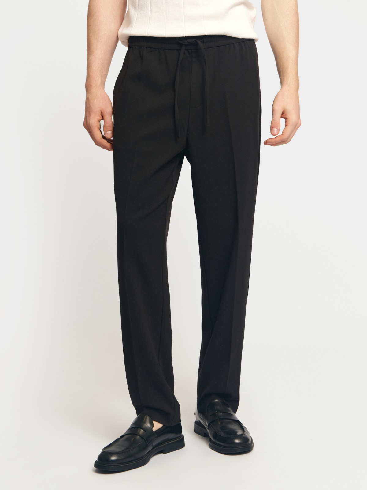 Брюки на резинке со стрелками