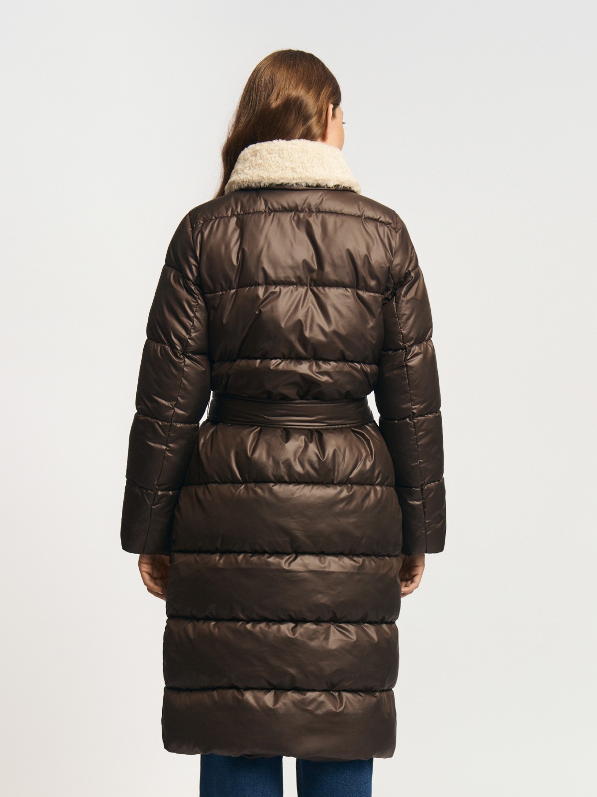 Тёплая стёганая куртка-пальто с отложным воротником и поясом