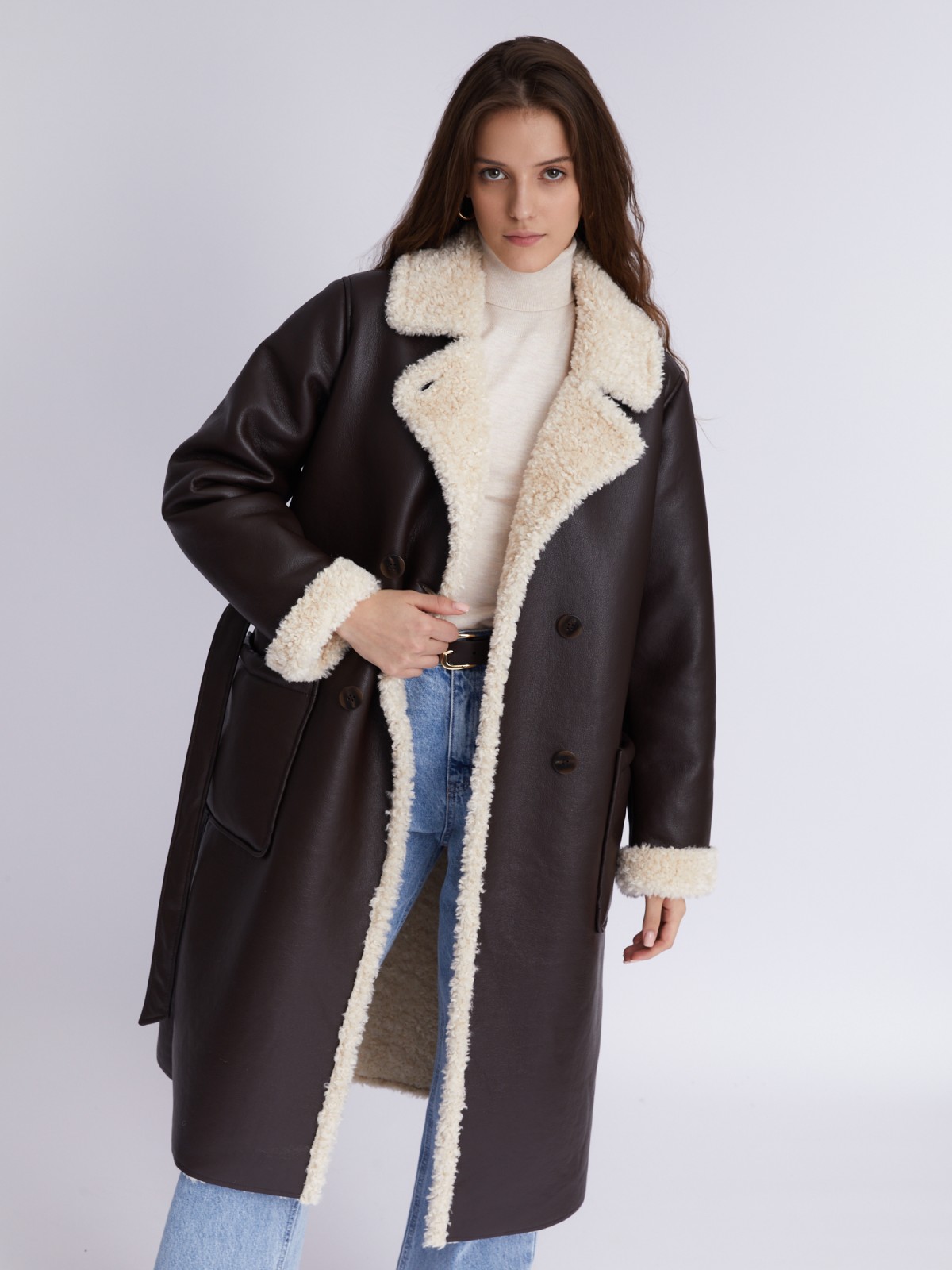 Длинное тёплое пальто-дублёнка из экокожи с искусственным мехом по подкладке и с поясом