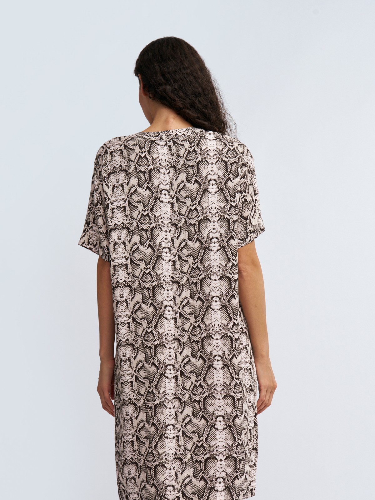 Платье-туника из вискозы с коротким рукавом