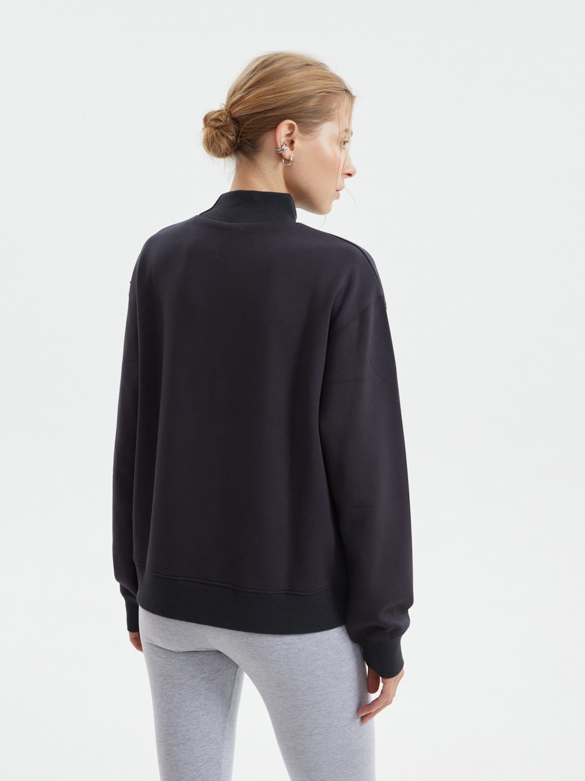 Свитшот с воротником-стойкой