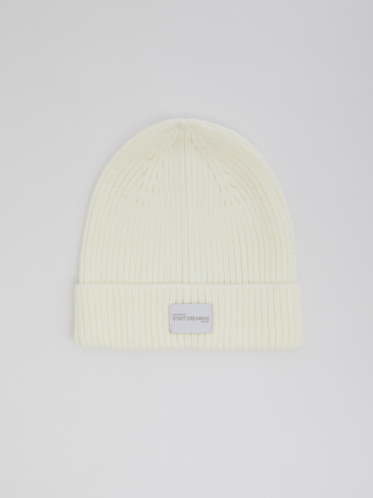 Вязаная шапка-бини с отворотом