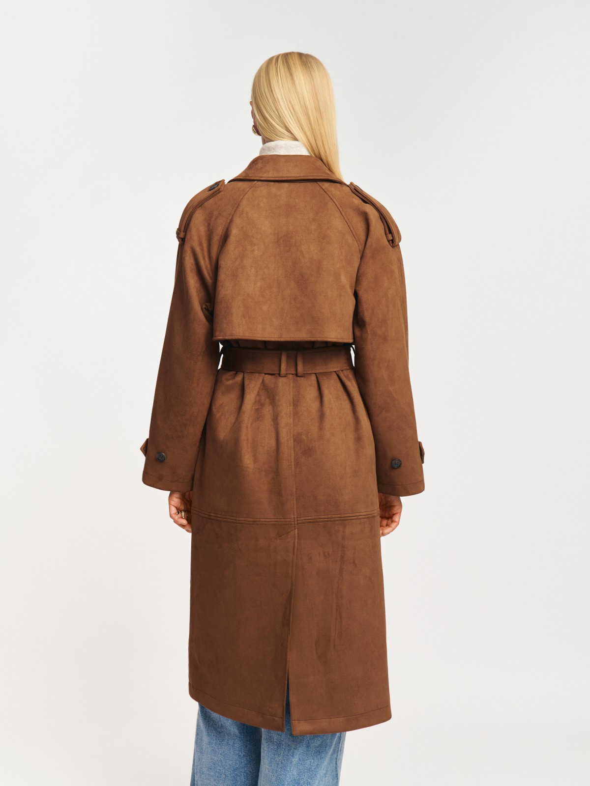 Двубортное замшевое пальто-тренч