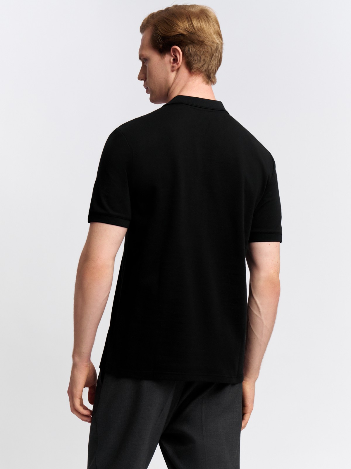 Футболка поло с вырезом