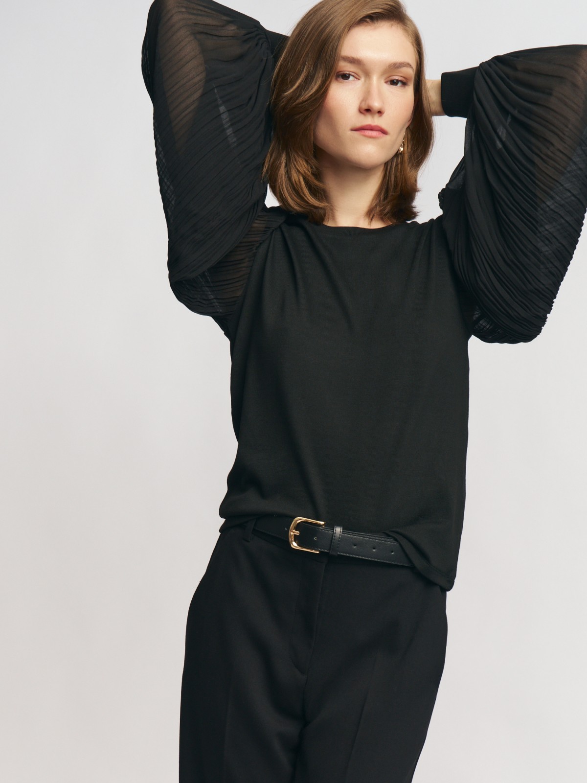 Топ-блузка с акцентными рукавами