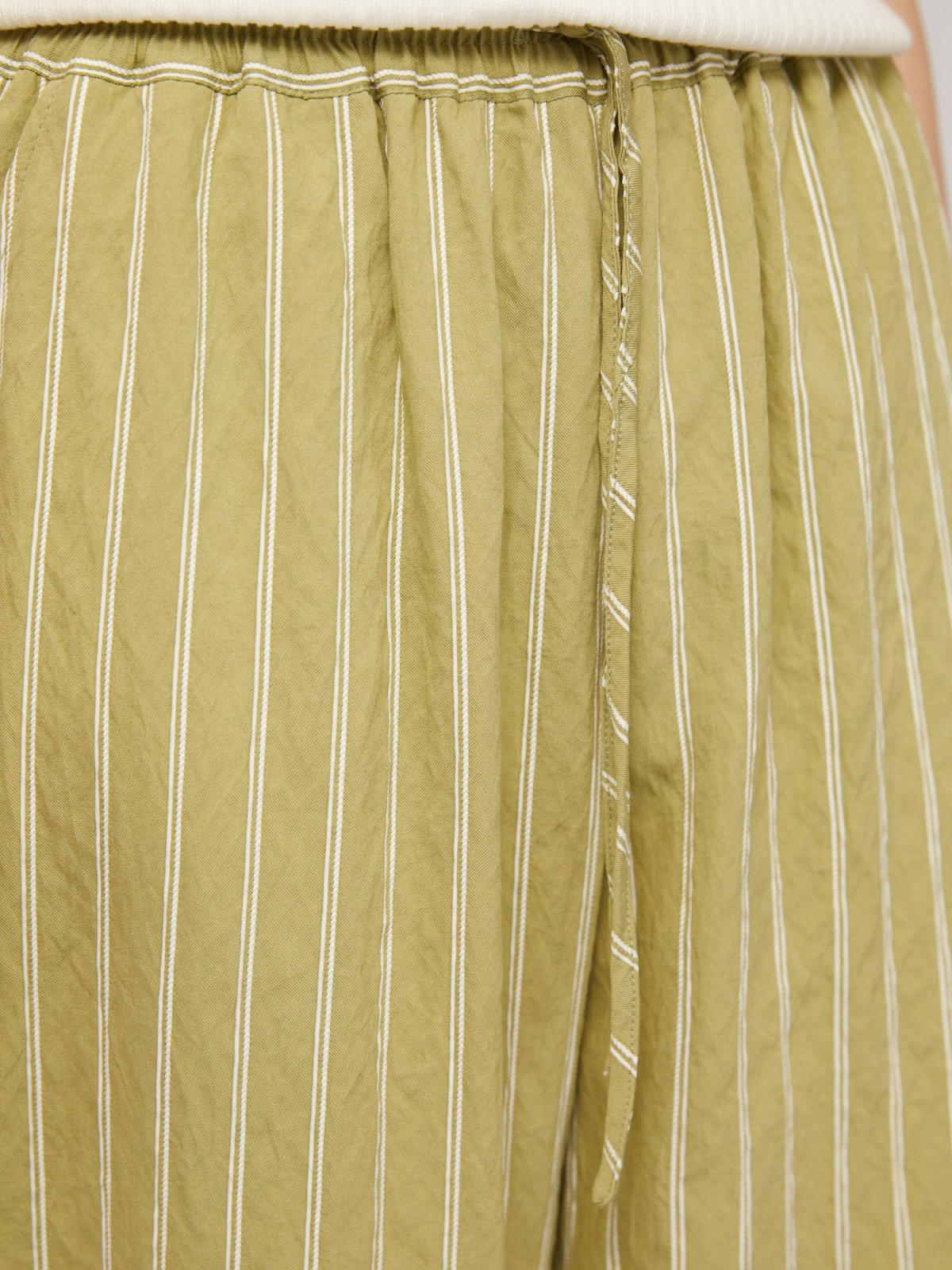 Брюки прямого фасона на резинке в полоску