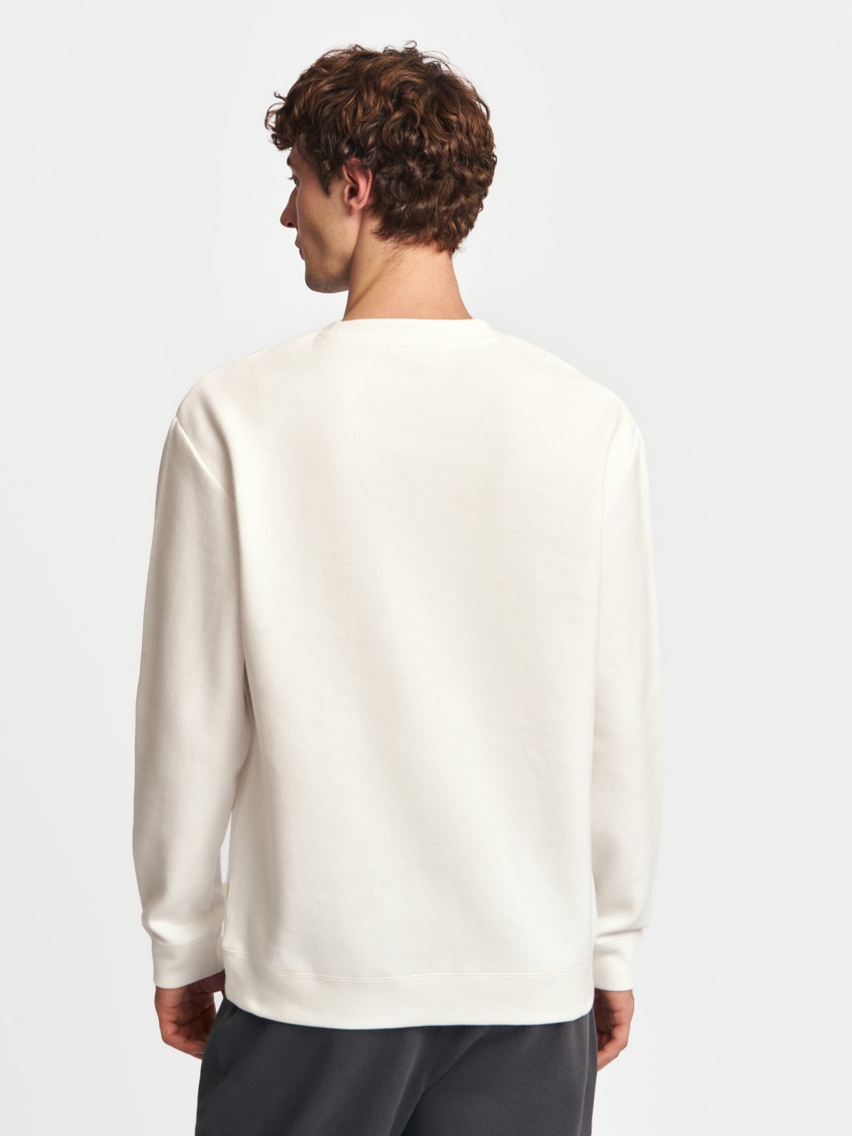 Свитшот прямого кроя с длинным рукавом