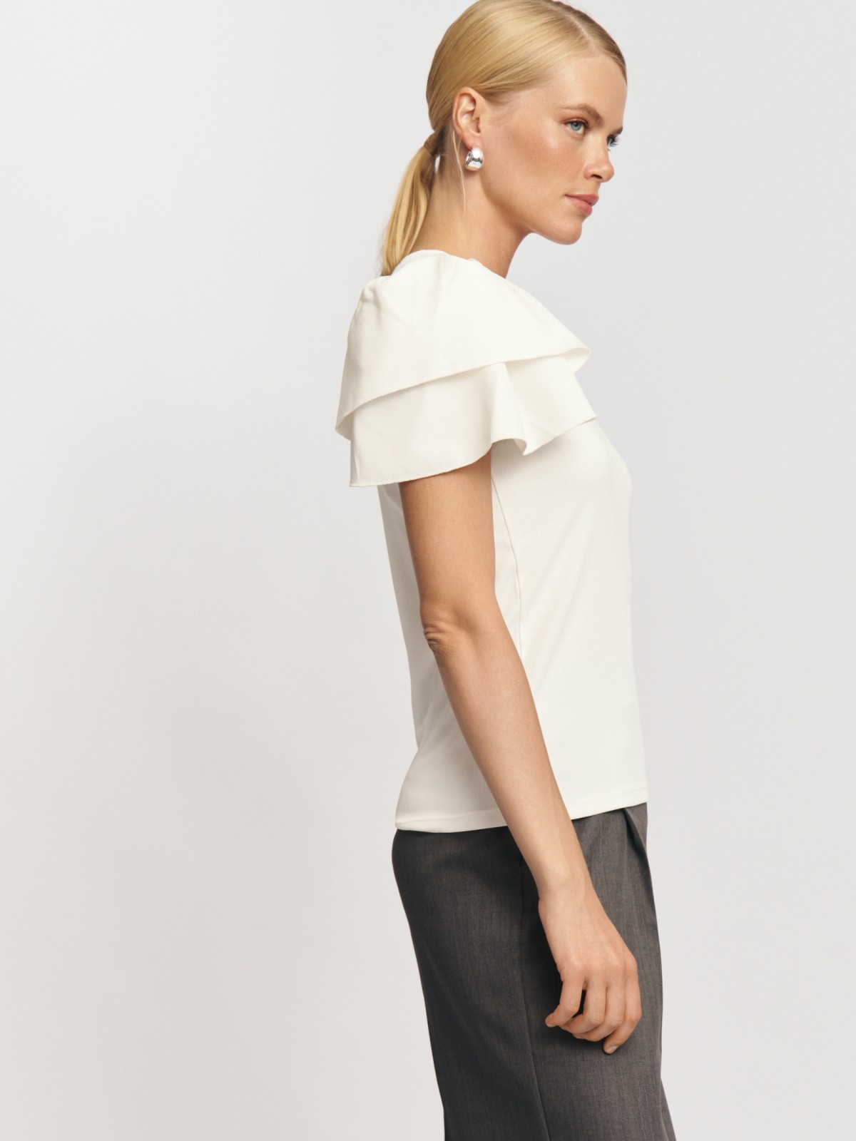 Топ-блузка с воланами на рукавах