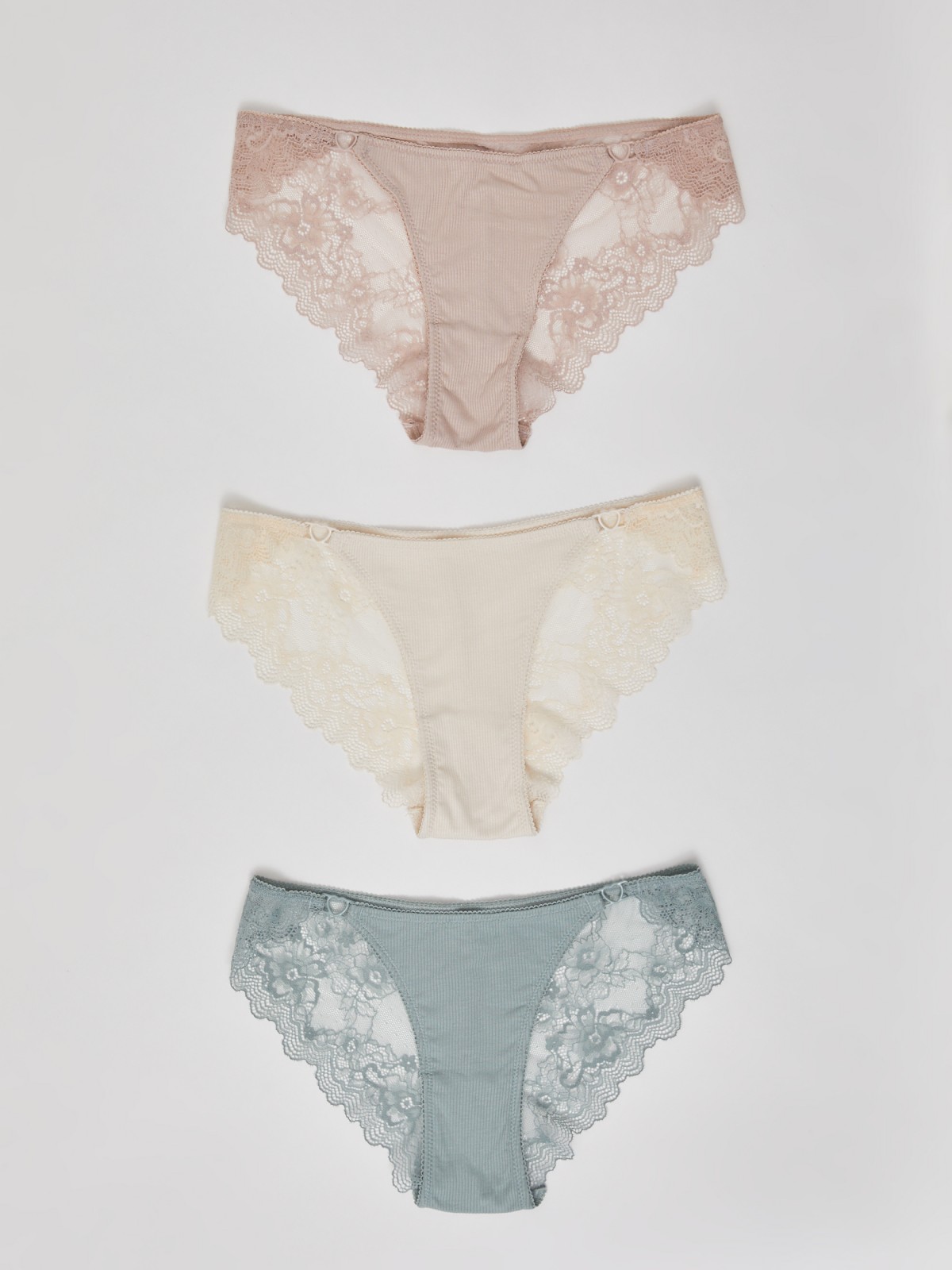 Набор трусов с кружевом (3 шт. в комплекте)
