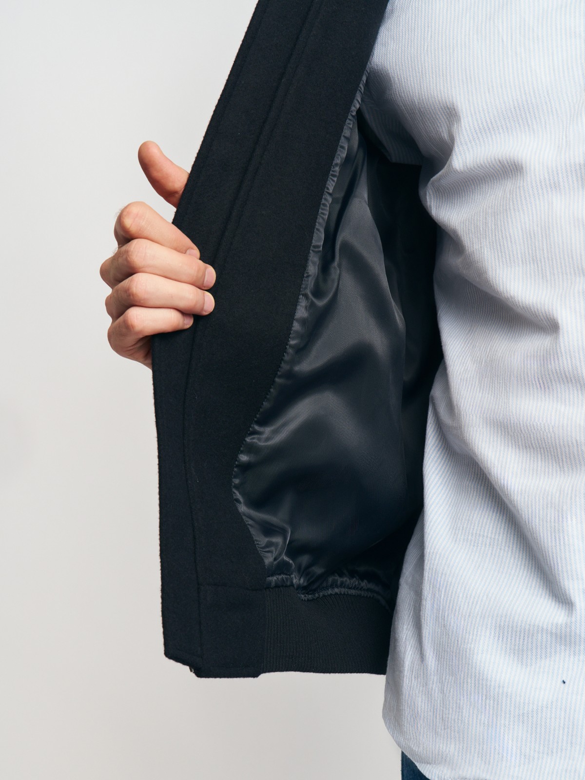 Тёплая куртка-бомбер с шерстью