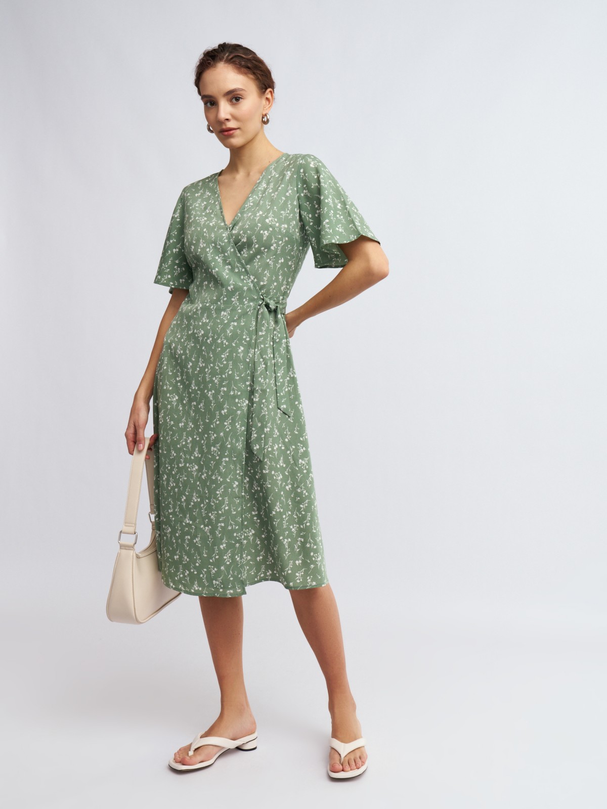 Платье миди с запахом и цветочным принтом