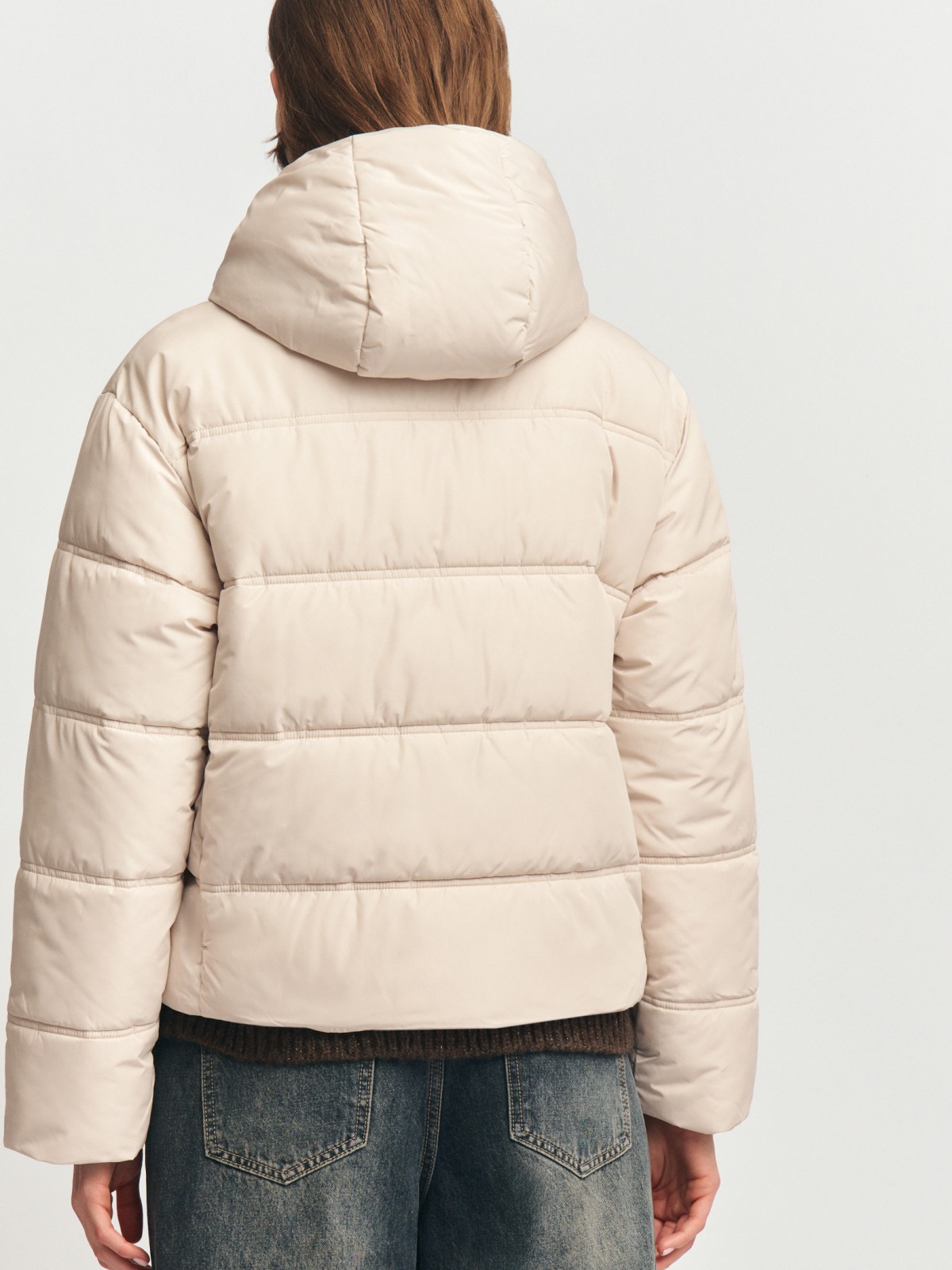 Короткая стёганая куртка с капюшоном