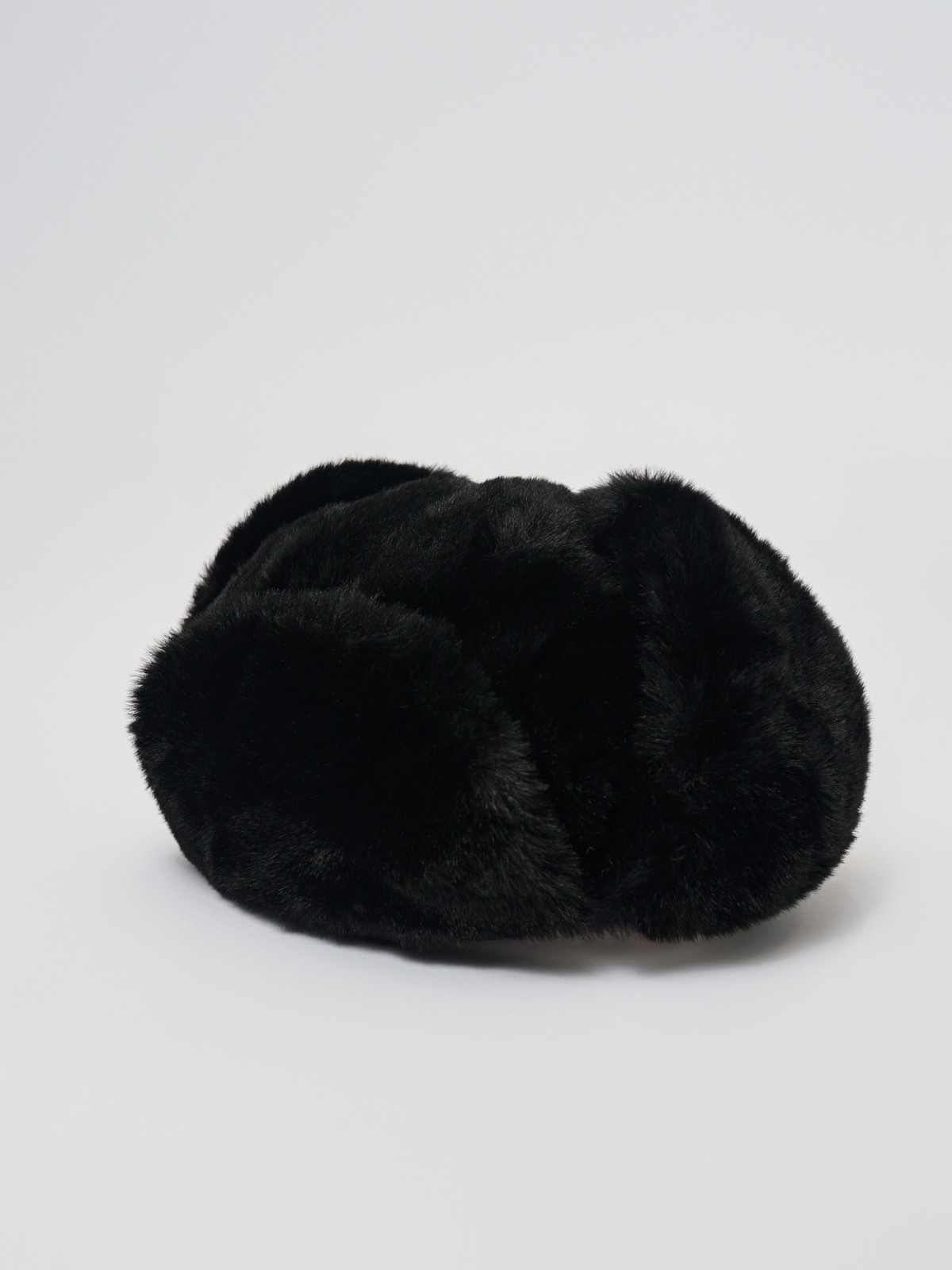 Тёплая шапка-ушанка из экомеха на синтепоне с флисом