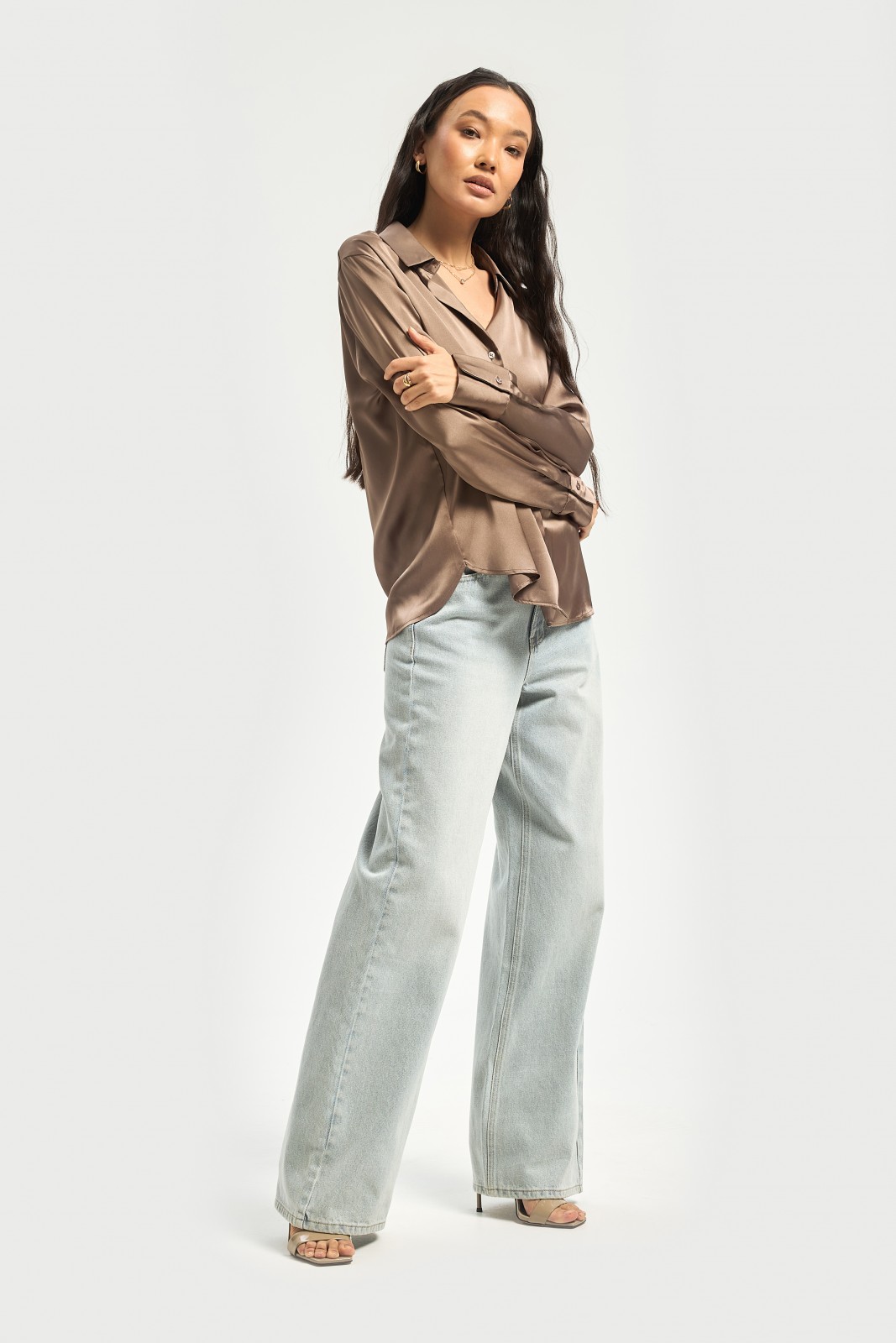 Атласная рубашка с длинным рукавом