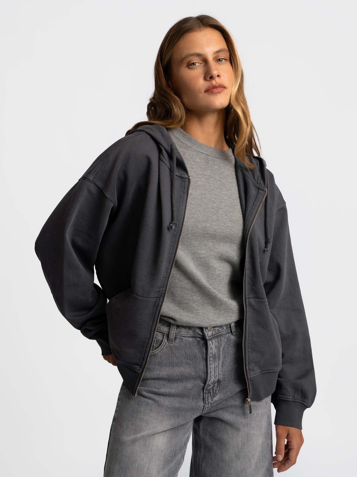 Толстовка на молнии с капюшоном