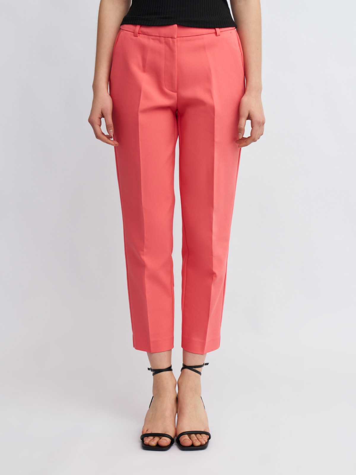 Офисные брюки силуэта Slim со стрелками