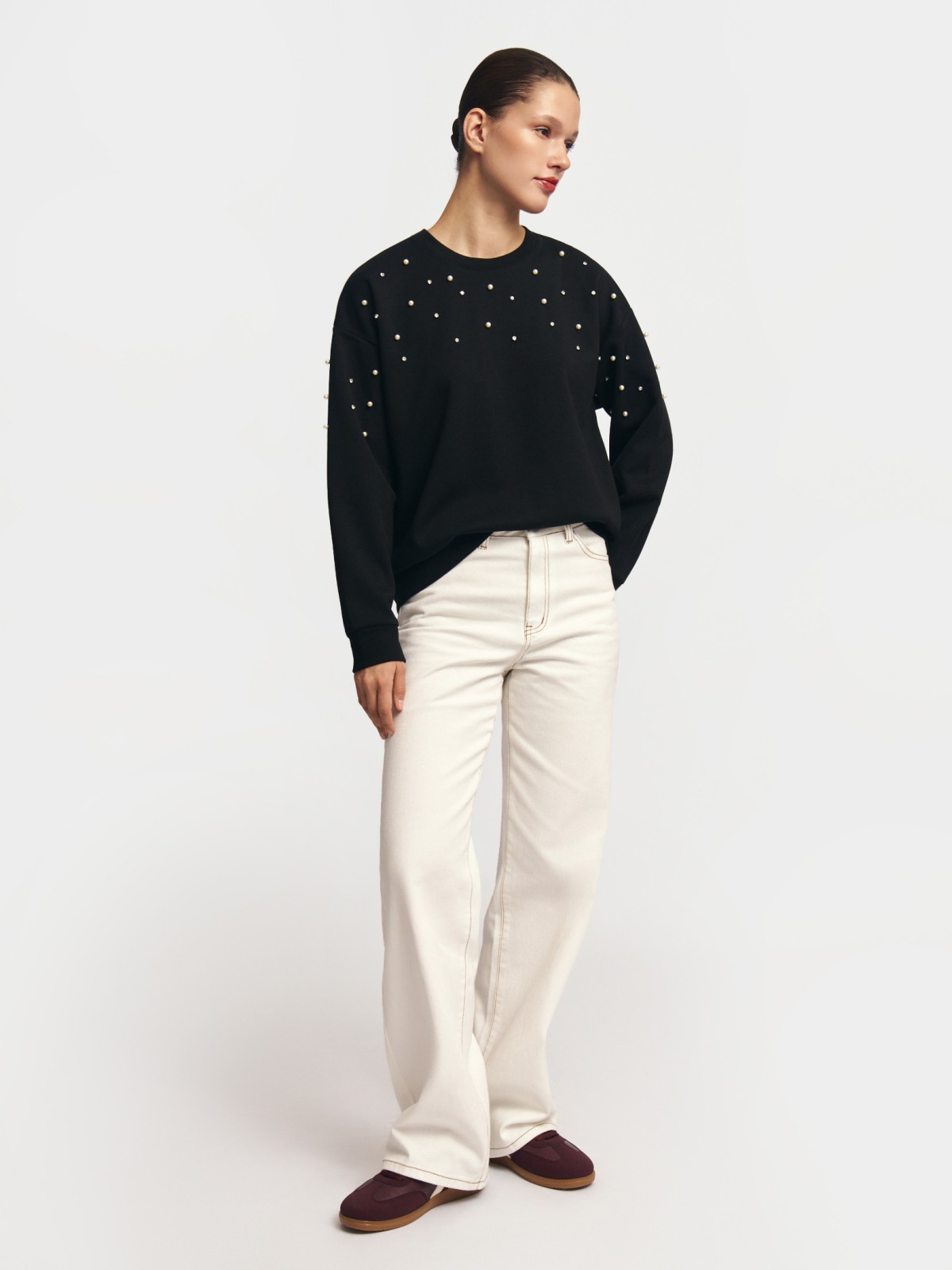 Свитшот расслабленного фасона со стразами