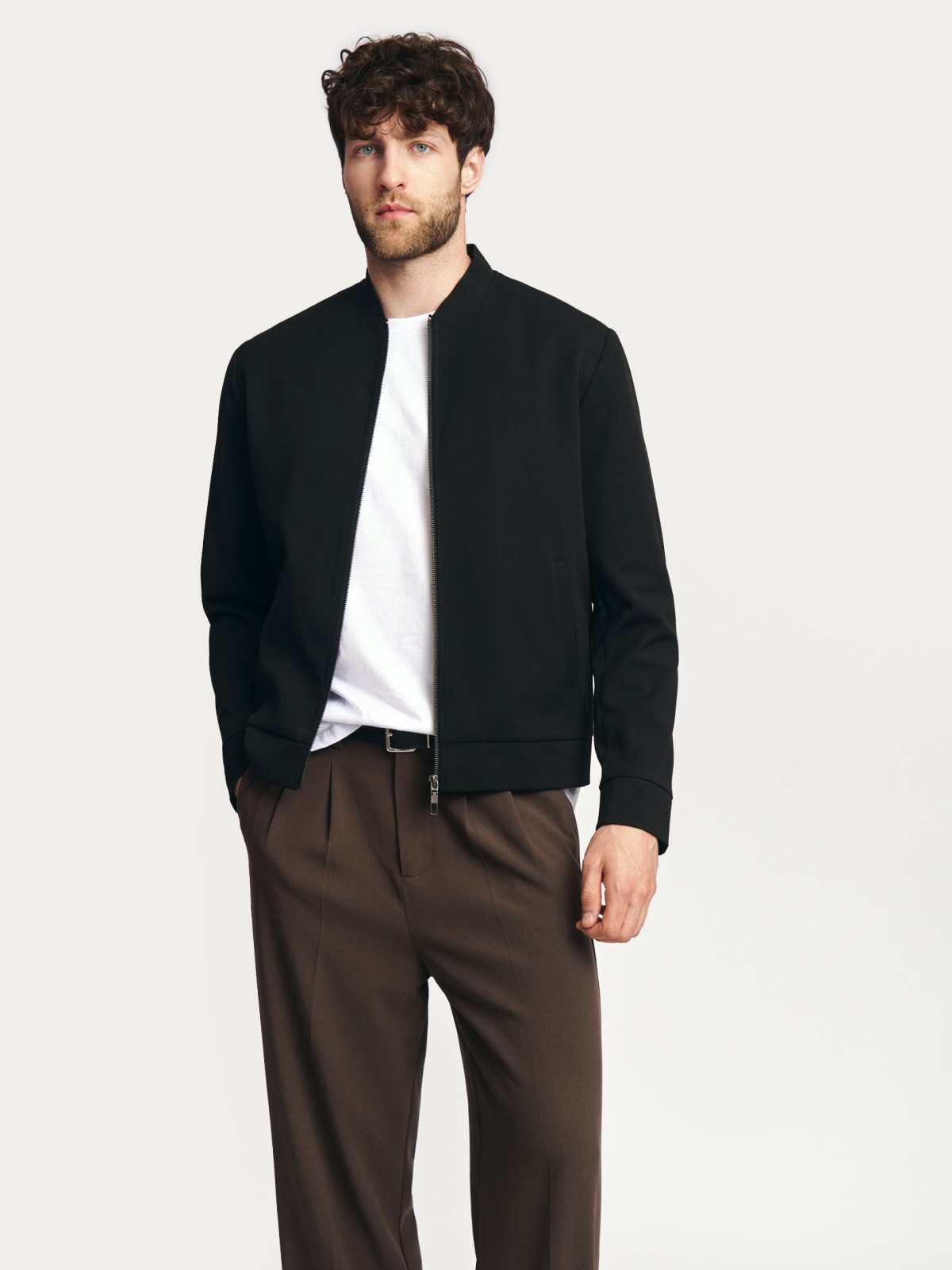 Куртка-бомбер на молнии без утеплителя