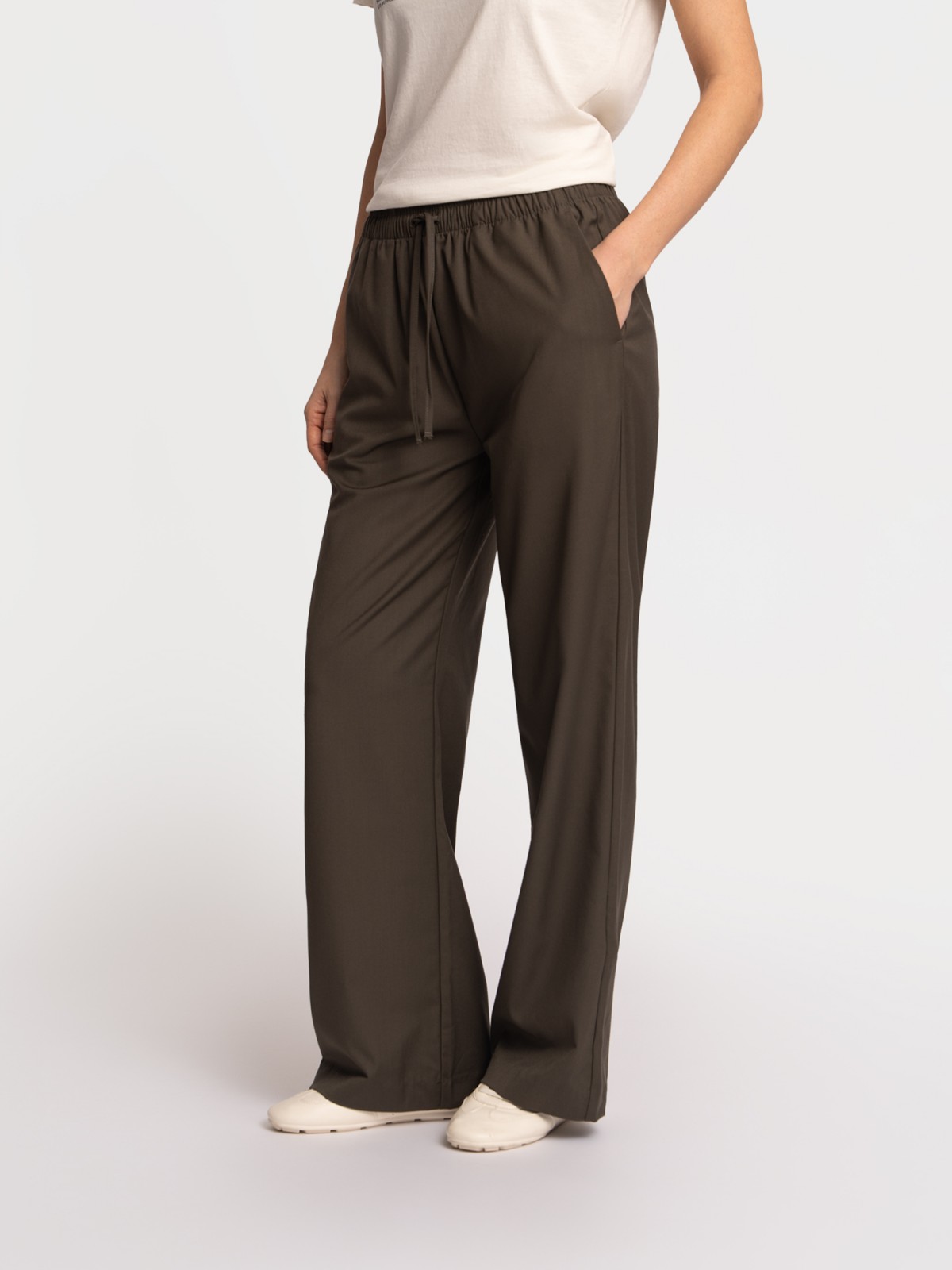 Прямые брюки на резинке с кулиской