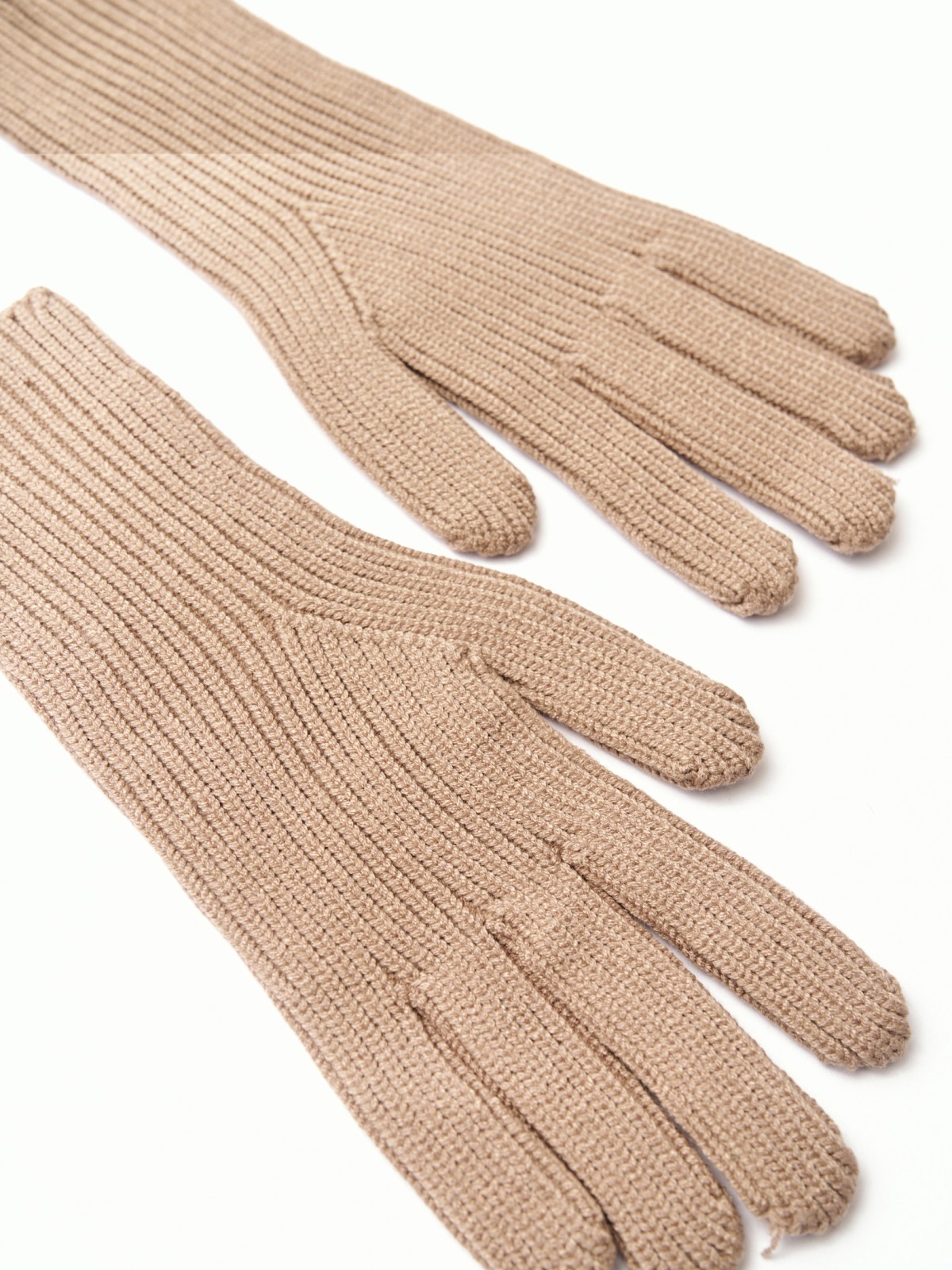 Удлинённые вязаные перчатки